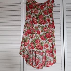 Adorable floral tank top **Final PRICE